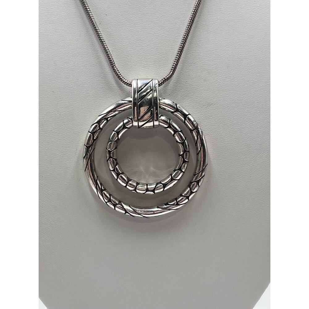 BRIGHTON Silver Tone w/ Patterned
Double‎ Ring Pendant Snake
Chain Necklace for